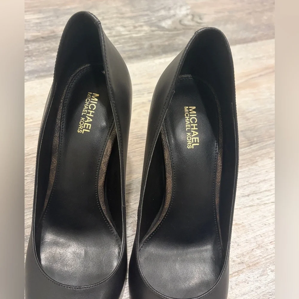 Michael Kors Keke Leather Pumps - Picture 5 of 7